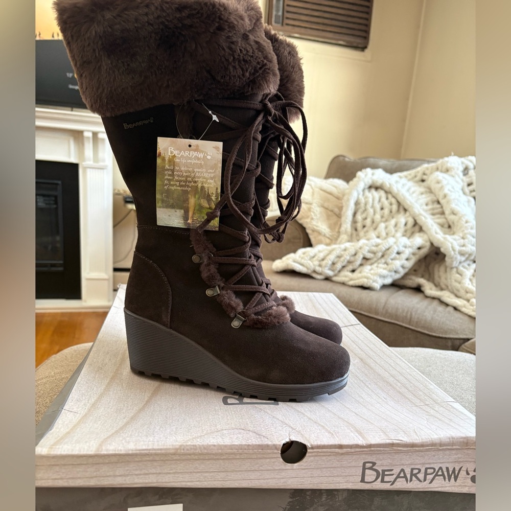 BearPaw Women's Minka Wedge Boot// 8//Chocolate